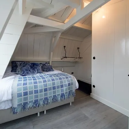 Royal Blue Penthouse In The Jordaan Appartement