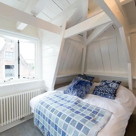 Royal Blue Penthouse In The Jordaan *