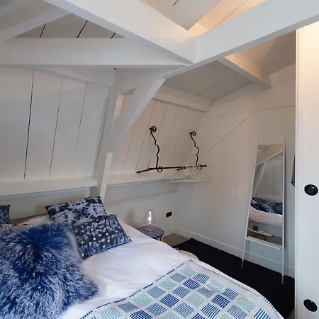 Royal Blue Penthouse In The Jordaan Appartement *