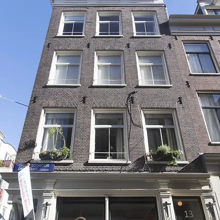 아파트 Royal Blue Penthouse In The Jordaan