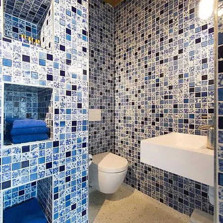 Royal Blue Penthouse In The Jordaan アムステルダム